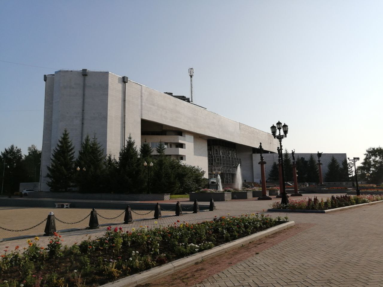 Артисты русского драматического театра из Луганска выступят на сцене филармонии Биробиджана 12 В ходе Дальневосточного тура Биробиджан посетят артисты Луганского академического русского драматического театра имени Павла Луспекаева которые радуют зрителей уже более 85 лет На сцене филармонии артисты представят два спектакля 19 сентября в 18 30 Фуга ля минор 12 а 20 сентября в 17 00 У самого синего моря 12 Подробнее по ссылке   riabir ru 467731