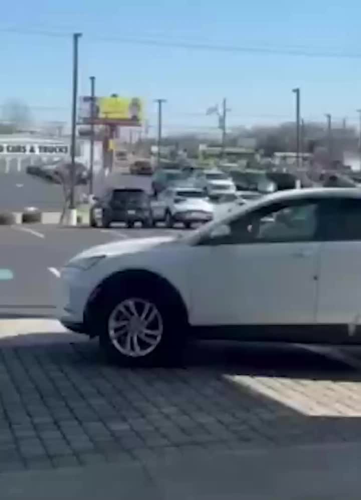 В Джорджии легкомоторный самолет экстренно приземлился на шоссе, пострадали четыре человека