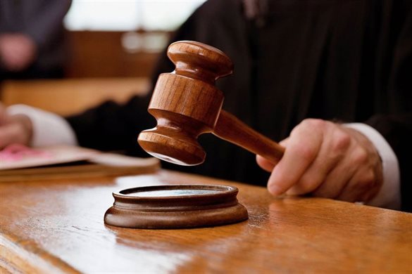 2 года условно получила экс заведующая детским садом, навыписывавшая себе премий на 250 тысяч за три года. Собранные следственными органами Следственного комитета Российской Федерации по Тамбовской области доказательства признаны судом достаточными для вынесения приговора заведующей детским садом. Она признана виновной в совершении преступлений, предусмотренных ч. 3 ст. 160 УК РФ присвоение вверенного имущества, совершенное лицом с использованием своего служебного положения . Следствием и судом установлено, что в период с 2021 по 2023 гг. ежегодно в декабре заведующая, зная, что условия начисления и размеры премии руководителю учреждения устанавливаются распоряжением администрации района, необоснованно, не имея на то полномочий, издавала приказы о начислении себе премиальной выплаты, незаконно получив таким образом около 250 тысяч рублей. Преступление выявлено сотрудниками регионального управления ФСБ России. Приговором суда ей назначено наказание в виде двух лет лишения свободы условно. Причиненный ущерб возмещен в полном объеме. Источник: СУ СКР по Тамбовской области Мой Тамбов