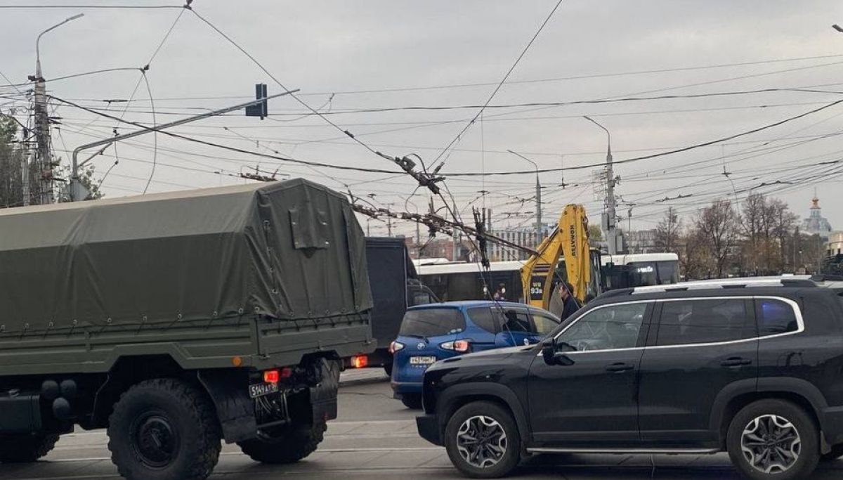 В Туле на улице Октябрьской трактор оборвал линии электропередач     На улице Октябрьской трактор оборвал линии электропередач. Об этом в нашу редакцию сообщили очевидцы.  ↗  Прислать новость   Подписаться