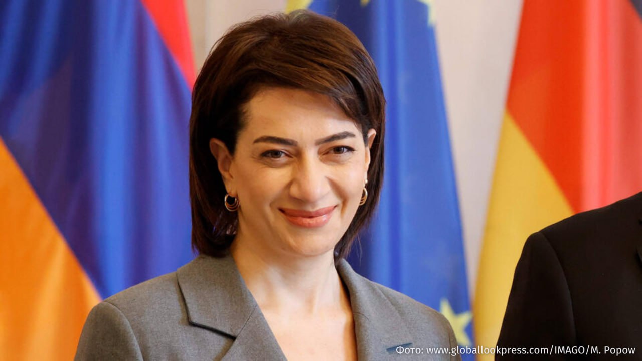 Супруга премьер министра Армении Никола Пашиняна Анна Акопян сообщила о завершении их гражданского брака Сообщаю что мой гражданский брак с премьер министром Николом Пашиняном завершен Прошу всех быть сдержанными и корректными в отношении этой темы написала она в Facebook Других подробностей супруга премьера не привела Сам Пашинян ситуацию не комментировал принадлежит компании Meta чья деятельность признана экстремистской в России и запрещена Больше новостей IZ RU в MAX