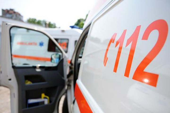 Количество звонков в 112 в Молдове на Пасху выросло на 35% В ночь на 21 апреля в Молдове было зафиксировано резкое увеличение количества обращений в экстренную службу 112. Как сообщили в пресс-службе учреждения, всего за восемь часов операторы приняли 1060 звонков — это примерно на 35% больше, чем в обычные ночные смены. Среди наиболее частых причин обращений граждан — случаи интоксикаций, скачки артериального давления, жалобы на неясные симптомы. Также поступали сообщения в полицию: о проявлениях агрессии, нарушениях общественного порядка, шуме и конфликтах как в общественных местах, так и в частных домах. Гулять так гулять…