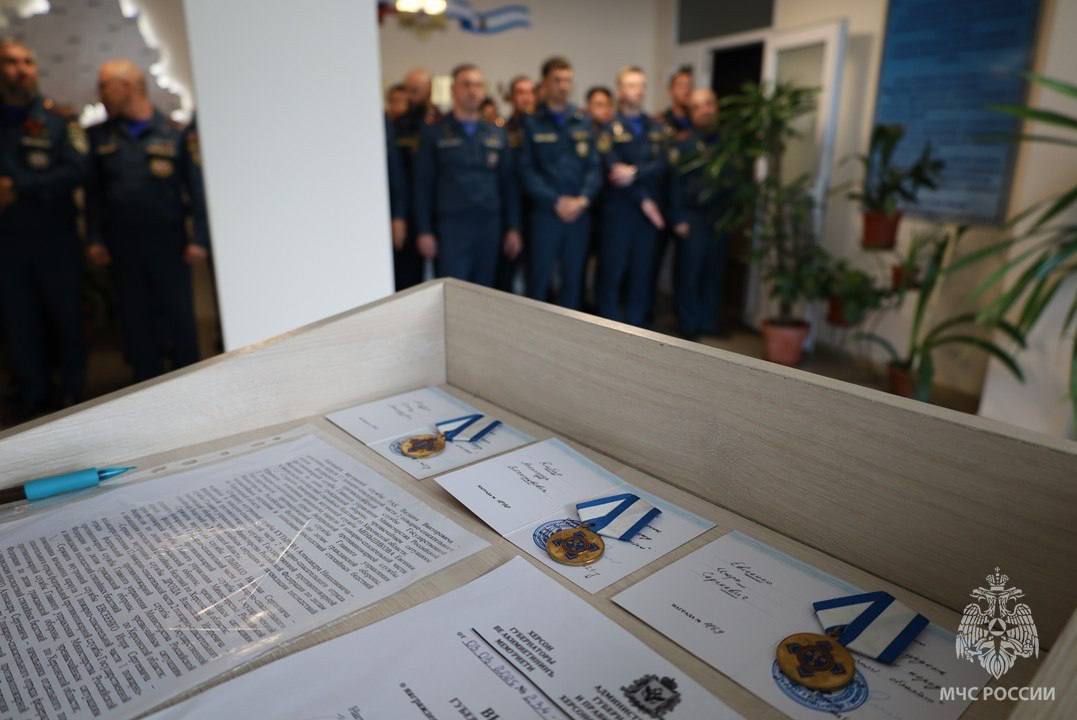 Медалями "За заслуги перед Херсонской областью" награждены сотрудники МЧС России Это награждение стало признанием профессионализма, самоотверженности и значительного вклада сотрудников чрезвычайного ведомства в обеспечение безопасности жителей региона. "Награжденные сотрудники проявили исключительные качества в своей работе, выполняя задачи по предотвращению и ликвидации чрезвычайных ситуаций" - заявил первый заместитель губернатора региона Павел Шувалкин. Радио Таврия - подписаться