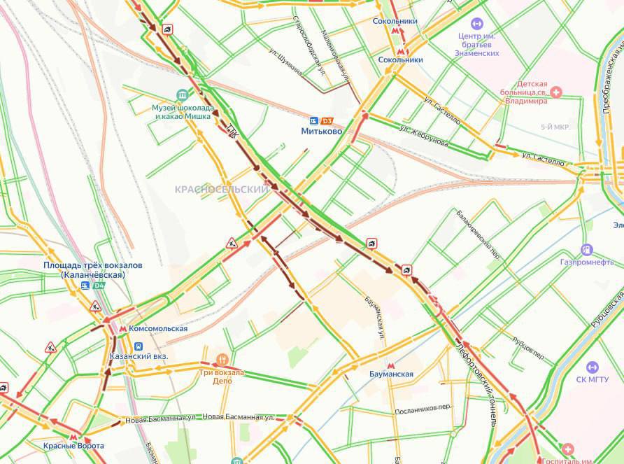 На Русаковской эстакаде произошло столкновение 8 автомобилей, которое привело к образованию длинной пробки как на внешней, так и на внутренней стороне дороги.