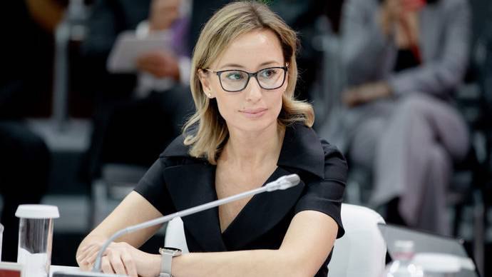 Экс-руководитель управления транспорта в ФАС Адиля Вяселева будет курировать рекламный рынок. Она заняла должность заместителя руководителя антимонопольной службы