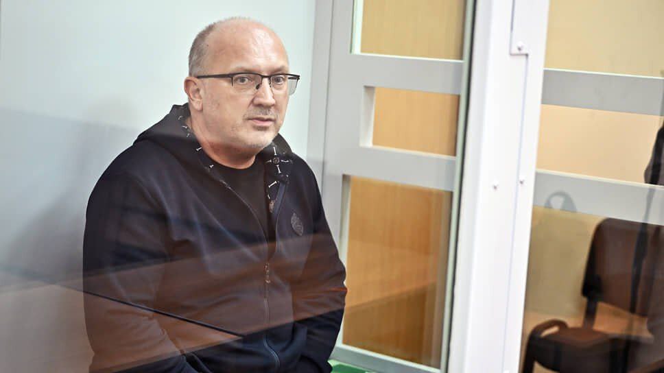 Борьба с коррупцией на внутреннем фронте не останавливается ни на день Экс начальник вещевого управления Минобороны РФ Демчик приговорен к семи годам по делу о получении крупной взятки Также суд арестовал наворованную недвижимость и 100 млн рублей