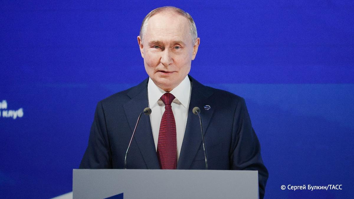 Владимир Путин не стал сравнивать себя с Александром I подчеркнув что является избранным народом президентом на определенный срок а не императором Фото ТАСС