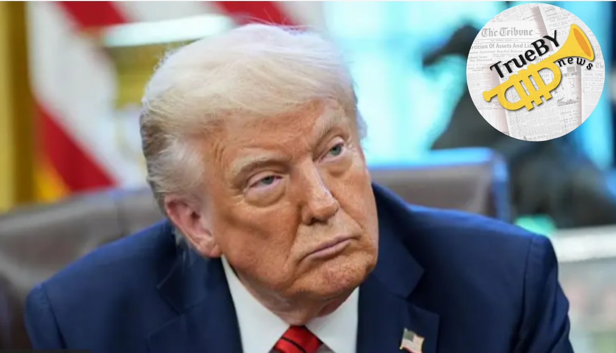Трамп инициировал судебный процесс о клевете на сумму 15 миллиардов долларов против газеты The New York Times По словам Дональда Трампа для него стало великой честью подать иск о клевете и порочащей репутации против The New York Times которую он назвал голосом леворадикальной Демократической партии и одной из наихудших газет в истории государства Он обвинил издание в явной поддержке своей соперницы на выборах 2024 года тогдашнего вице президента Камалы Харрис а также в клевете в свой адрес а также в адрес членов своей семьи и ближайшего окружения Трамп иск США TrueBY news