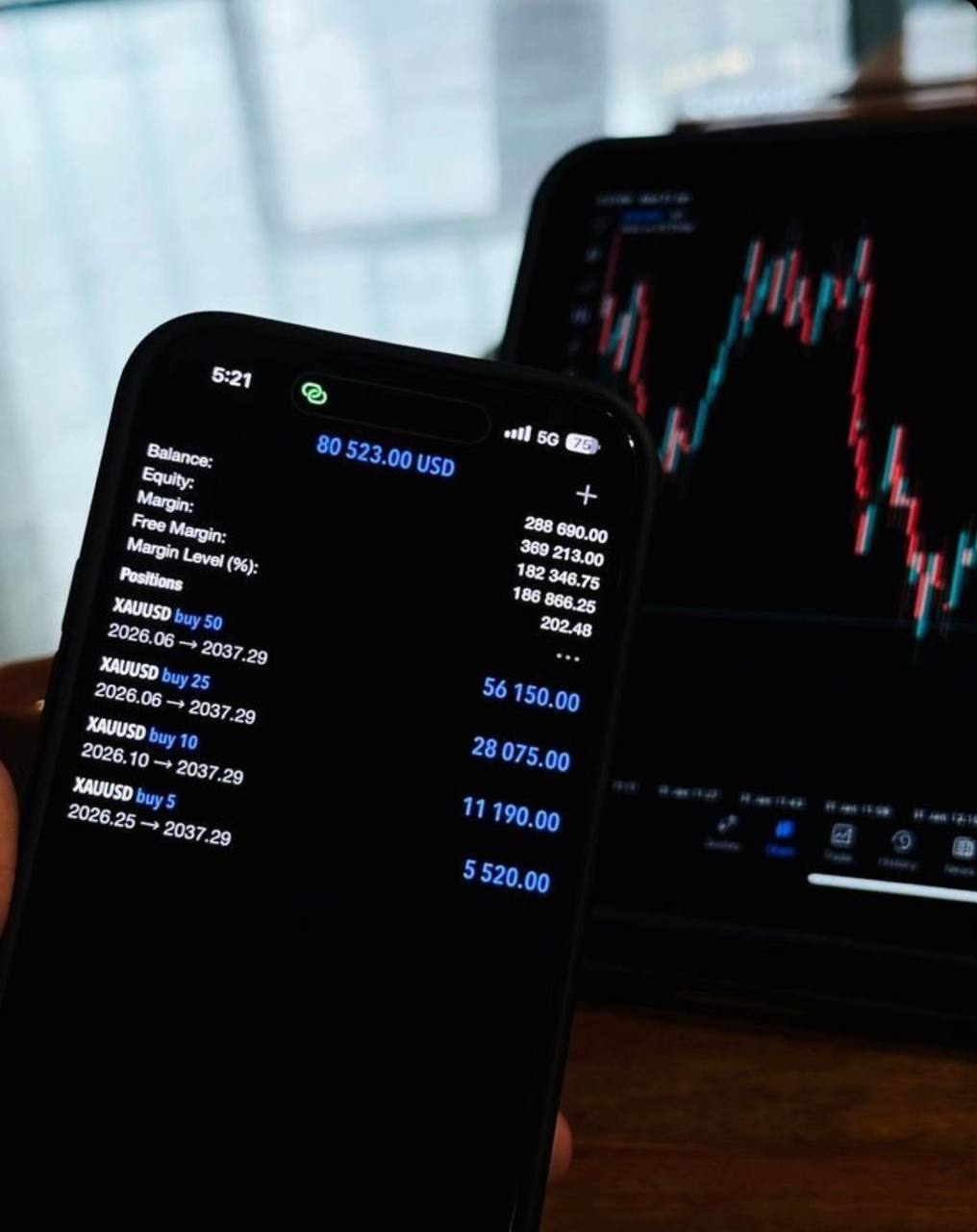 87% людей жалеют, что не купили биткоин в 2010-м, когда он стоил всего 1 доллар. Сегодня его цена уже более 6 миллионов рублей - и это не предел. Но чтобы не повторить ту же ошибку - достаточно просто быть в нужном месте в нужное время. В крипто-канале Crypto Hub заранее рассказывали: - о падении монеты Solana, - о токенах, которые выстрелили на 300% . И сейчас они в прямом эфире следят, какие монеты закупают топ-инвесторы и фонды по тихой. Такую информацию мы не видели даже в закрытых платных группах. Подписывайся, не упусти второй шанс: