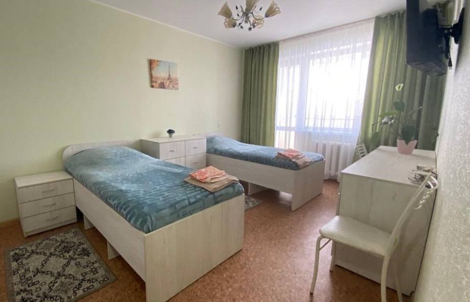 Более 90 семей в крае воспользовались помощью соцслужб по уходу за родственниками нуждающимися в постоянном присмотре В рамках проекта Передышка родственники на время своего отсутствия могут доверить близкого нуждающегося в уходе социальным службам региона С начала года услугой воспользовалась 91 семья Программа реализуется по инициативе министерства социальной защиты края Передышка действует на базе 11 соцучреждений краевого министерства соцзащиты Она рассчитана на 60 мест С людьми нуждающимися в постоянном уходе работают психологи специалисты по реабилитации и другие сотрудники Для получения консультации можно обратиться по телефону 8 4212 32 93 72 или по телефону горячей линии министерства 8 4212 23 23 23 ХАБАРОВСКИЙ КРАЙ в МАХ