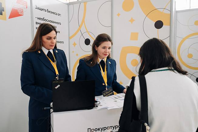 Бизнес и власть в открытом формате 15 декабря в Национальной библиотеке Бурятии пройдет Единый день консультаций для субъектов малого и среднего предпринимательства Это не просто встреча а уникальная открытая площадка В режиме одного окна предприниматели получат разъяснения по широкому кругу актуальных вопросов Участие примут руководители и эксперты более 20 ведомств Прокуратура РБ ФНС Роспотребнадзор Росприроднадзор Россельхознадзор Ростоанснадзор Роструд Роскомнадзор Росреестр Госстройжилнадзор Главное управление МЧС России республиканские министерства туризма промышленности торговли и инвестиций имущественных и земельных отношений сельского хозяйства и продовольствия центр Мой бизнес Фонд поддержки МСП и другие Что ждет на встрече пленарное заседание с представителями власти тематические секции индивидуальные консультации Участие бесплатное Необходимо пройти онлайн регистрацию по ссылке