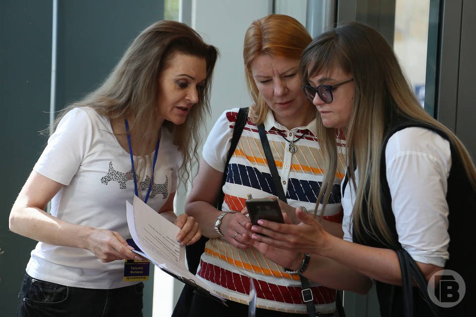 В Волгограде за август бесследно исчезли 58 человек Поисковики нашли 40 человек но 6 до сих пор в розыске Волгоградское подразделение поискового отряда ЛизаАлерт обнародовало статистику за август 2025 года По информации волонтеров работающих на территории Волгоградской области им удалось найти четырех погибших людей которые числились в розыске Также добровольцы сообщили что за последний месяц лета на горячую линию отряда поступило 58 заявок на поиск пропавших без вести жителей Волгоградской области В ходе проведенных поисковых операций живыми были обнаружены 40 человек сообщают в ЛизаАлерт Шестерых людей продолжают искать распространяются ориентировки и проверяется вся поступившая от свидетелей информация Телефон горячей линии поискового отряда 8 800 700 54 52