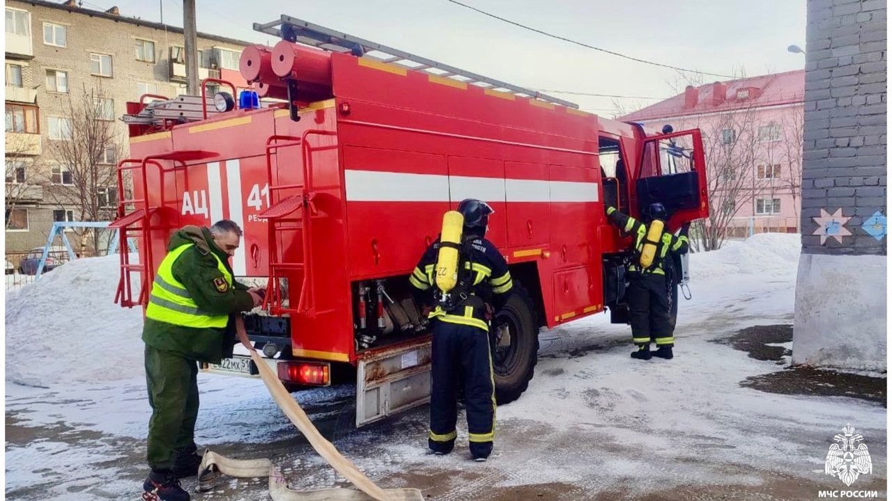 Всемирный день гражданской обороны отмечается 1 марта  Врио начальника Главного управления МЧС России по Мурманской области полковник внутренней службы Дмитрий Плотников поздравил коллег с праздником и пожелал им крепкого здоровья, личного благополучия и дальнейших профессиональных успехов.  "Пусть ваши знания и стремление к развитию станут мощным двигателем роста, а чрезвычайные ситуации будут только на учениях", — подчеркнул Дмитрий Плотников.  Фото: ГУ МЧС России по Мурманской области  архив     Подпишись — Вести Мурман