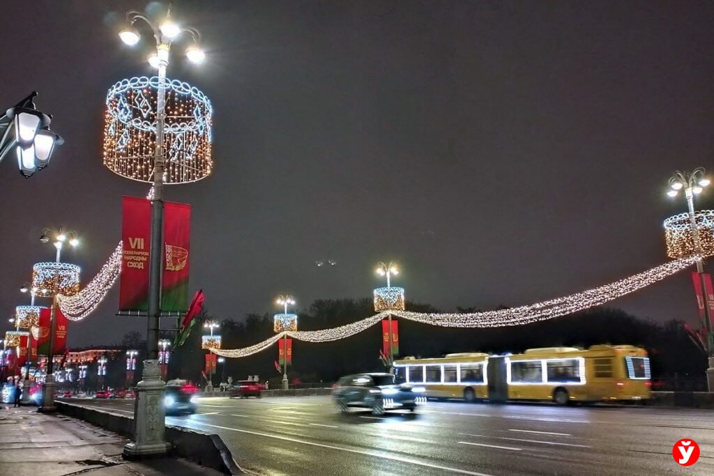 В центре Минска на два дня изменят схему движения И вот почему В центре столицы 18 и 19 декабря будет кратковременно ограничиваться движение в связи с проведением ВНС Патрули ГАИ будут обеспечивать безопасность и регулировать движение уделяя особое внимание МКАД основным магистралям в центре города и прилегающим улицам На этих участках ожидается повышенная интенсивность движения как транспорта так и пешеходов