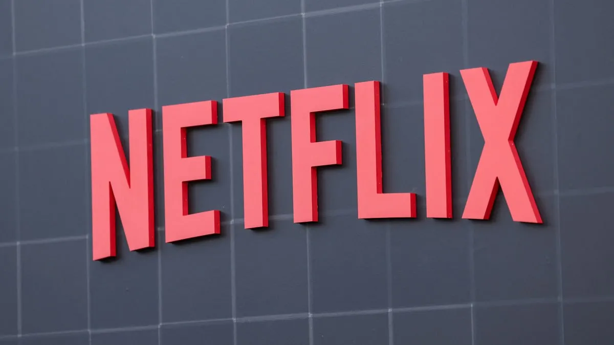 Американская Netflix Inc крупнейший в мире сервис потокового видео по подписке увеличила чистую прибыль в первом квартале 2026 года почти в два раза благодаря единовременному доходу выручку на 16 Оба показателя превзошли ожидания рынка однако прогноз Netflix на второй квартал разочаровал инвесторов NFLX Компания также объявила что ее сооснователь Рид Хастингс намерен покинуть пост председателя совета директоров Он также не будет переизбираться в совет после завершения его срока на этом посту в июне jkinvest news jkinvest