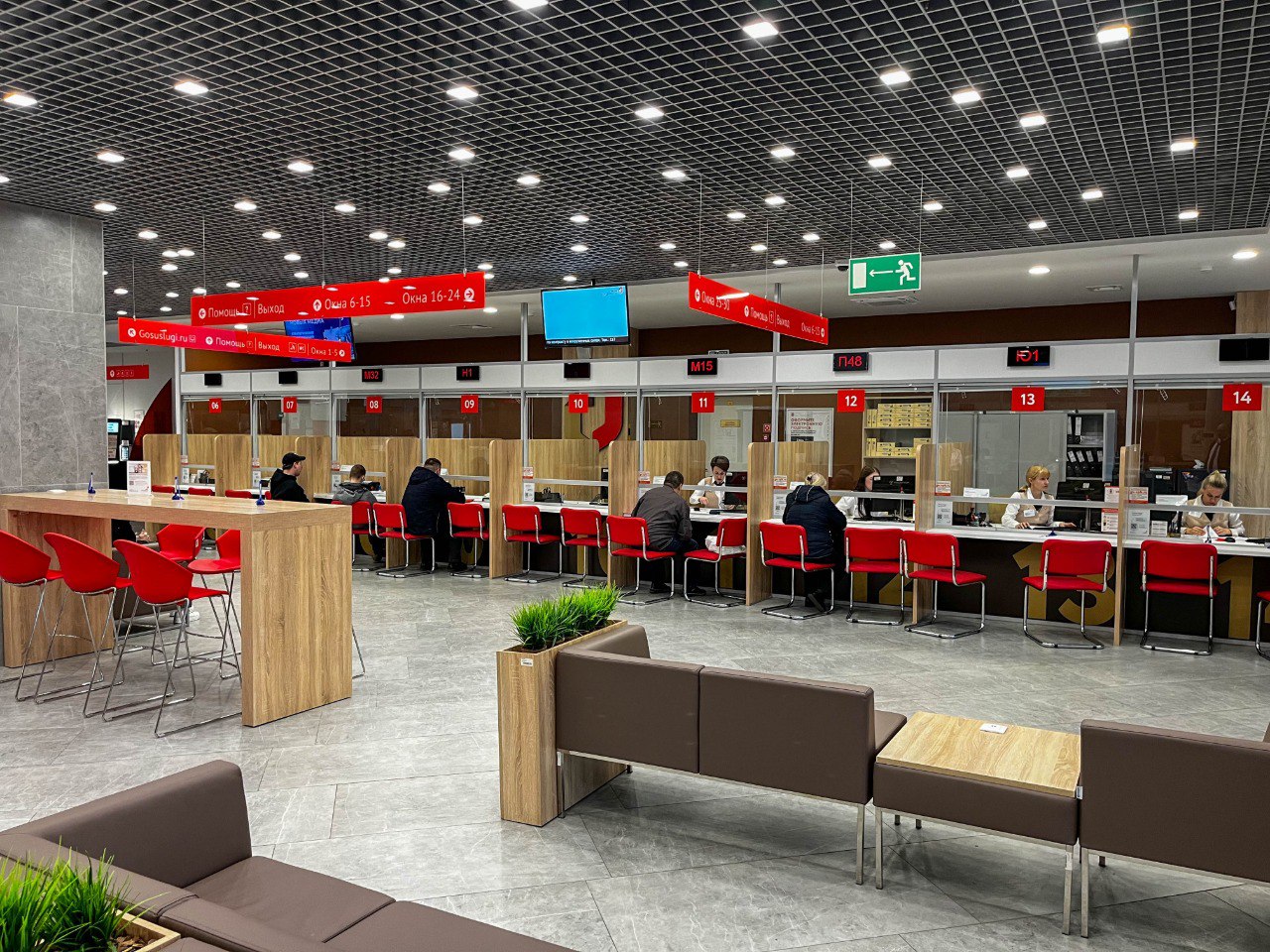 Александр Беглов В 2025 году петербуржцы воспользовались различными сервисами МФЦ рекордные 16 5 миллионов раз Центры госуслуг Мои Документы Санкт Петербурга завершили 2025 год с рекордными показателями За год горожане воспользовались услугами МФЦ более 16 5 миллионов раз что на 12 превышает показатели 2024 года Сервисы МФЦ сочетают очные и цифровые форматы Это делает государственные услуги максимально доступными В 2025 году расширился спектр предоставляемых услуг Было введено 25 новых сервисов охватывающих социальную поддержку вопросы недвижимости финансов и цифровизации В 2026 году системе МФЦ исполнится 17 лет За это время она стала не просто крупнейшей консультационной службой города Сегодня многофункциональные центры надёжные помощники горожан Сотрудники работают в прямом диалоге с людьми воплощают в жизнь наш курс на создание удобного понятного и эффективного сервиса Подробнее на Официальном сайте Администрации Санкт Петербурга