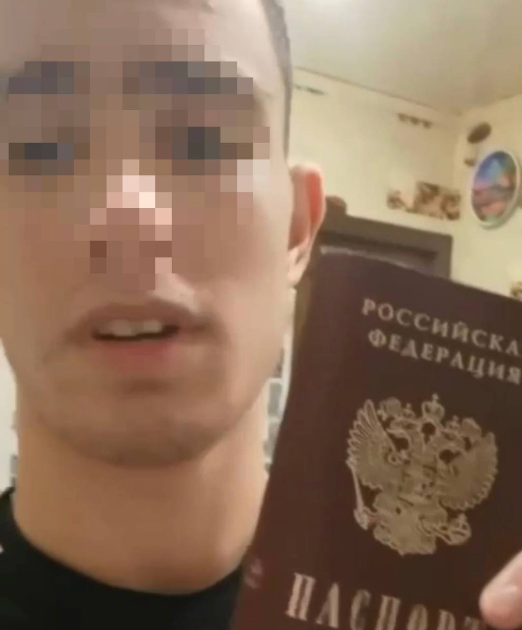 В Обнинске очередной админ треш-паблика может стать фигурантом уголовного дела из-за выложенного видео  Тимур Л., выложил в сеть видео с сожжением паспорта РФ. Возможно, таким образом молодой человек хотел привлечь к себе внимание и набрать подписчиков.   Однако за подобное и если выяснится, что он намеренно сжег свой паспорт, герою может грозить наказание вплоть до лишения свободы. Похожий случай год назад был в соседнем Брянске. Тогда блогерка сожгла свой паспорт ради хайпа, а потом отправилась в колонию. Одна, без своих подписчиков.    ES! - канал. Подписаться