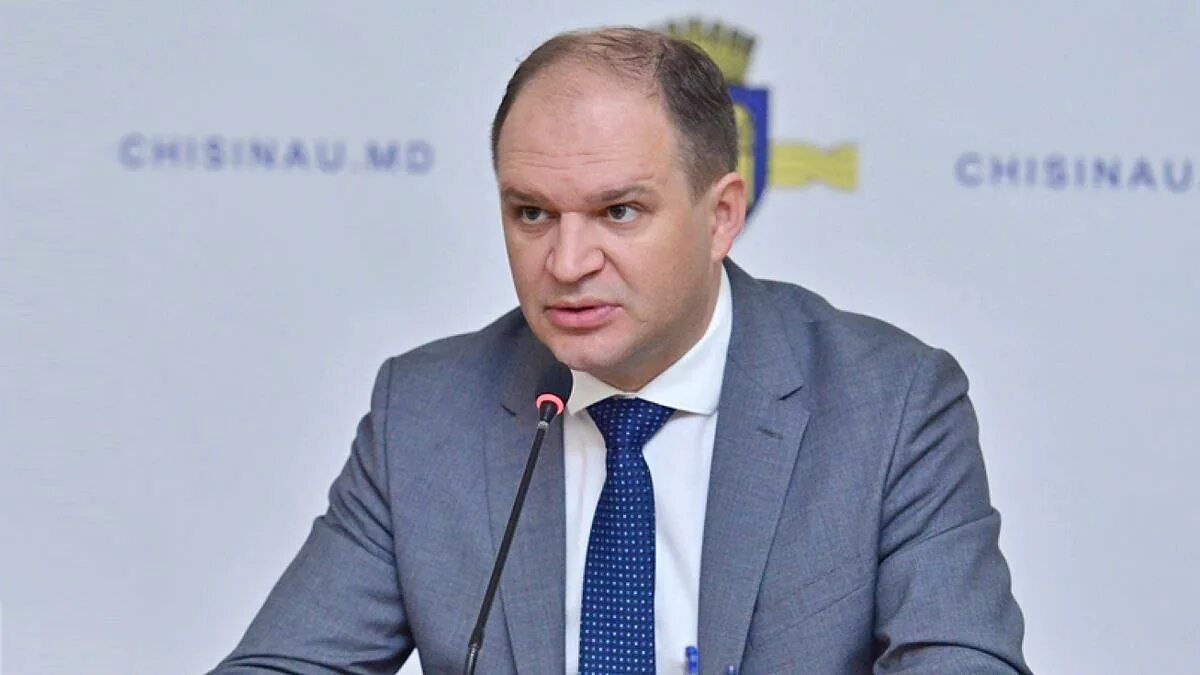 Иону Чебану запрещён въезд в Румынию и в зону Шенген — СМИ Мэру Кишинёва Иону Чебану на пять лет запрещён въезд в Румынию и другие страны Шенгенской зоны. Об этом сообщает издание ZdG, ссылаясь на официальные источники в Румынии. Отмечается, что запрет на въезд связан с «возможным риском для национальной безопасности».