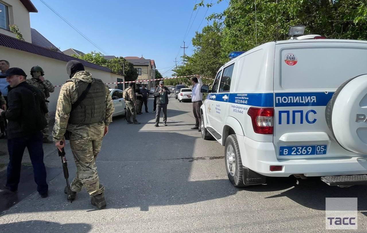 Двое боевиков ликвидированы в Дагестане в ходе перестрелки Возбуждено уголовное дело сообщили ТАСС в правоохранительных органах республики Предварительно на территории Карабудахкентского района двое неизвестных открыли стрельбу в правоохранителей ответным огнем они нейтрализованы Возбуждено дело сказал собеседник агентства Фото Гянжеви Гаджибалаев ТАСС Подпишись на ТАСС Кавказ в Max