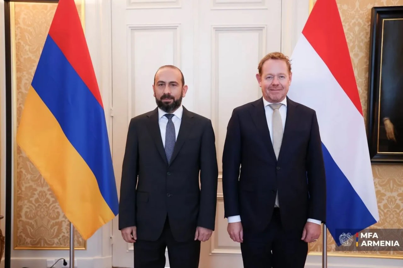 Нидерланды предоставят Армении 14 млн евро на обеспечение доступным жильём насильственно перемещенных из Нагорного Карабаха лиц Об этом министр иностранных дел Нидерландов Давид ван Вил написал в социальной сети X Также сегодня Нидерланды объявили о выделении 14 миллионов евро через Глобальный фонд льготного финансирования для поддержки беженцев из Нагорного Карабаха обеспечив их доступом к доступному жилью написал глава МИД Нидерландов коснувшись встречи с министром иностранных дел Армении Араратом Мирзояном