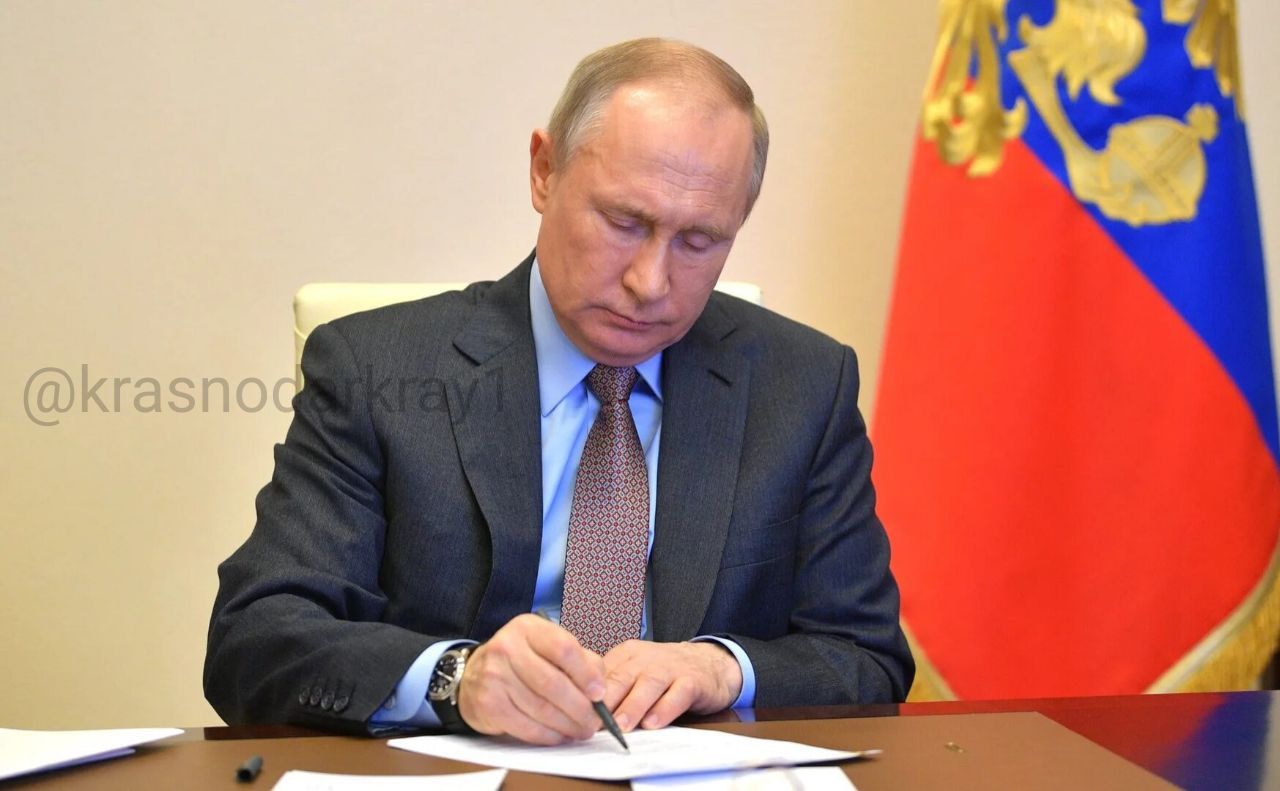 Закон о лишении свободы на срок до 5 лет за призывы к санкциям против РФ подписан президентом За призывы ввести или продлить рестрикции против России, совершенные из корыстных побуждений или по найму, устанавливается наказании до пяти лет лишения свободы, а также штраф до 500 тыс. рублей. Ваши видео высылайте нам в бот Подпишись поделись Прислать видео новость