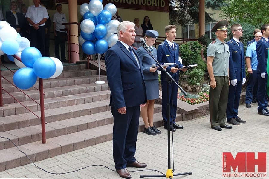 Торжественная линейка прошла в Минском государственном колледже железнодорожного транспорта им. Е. П. Юшкевича.  Зампредседателя Мингорисполкома Олег Корзун поздравил учащихся с началом учебного года:   Обучение в колледже — один из самых запоминающихся этапов в жизни, и очень хочется, чтобы он вам запомнился только с лучшей стороны, а ваши силы были направлены на получение знаний и освоение специальности. Благодаря вам улучшается инфраструктура столицы и укрепляется благосостояние государства.   Почетные гости наградили учащихся, которые по результатам прошлого года достигли высоких результатов и побед в различных конкурсах. Лучшие группы отмечены кубками.  «Минск-Новости» MINSKNEWS.BY Telegram Viber FB  VK Inst TikTok  YouTube