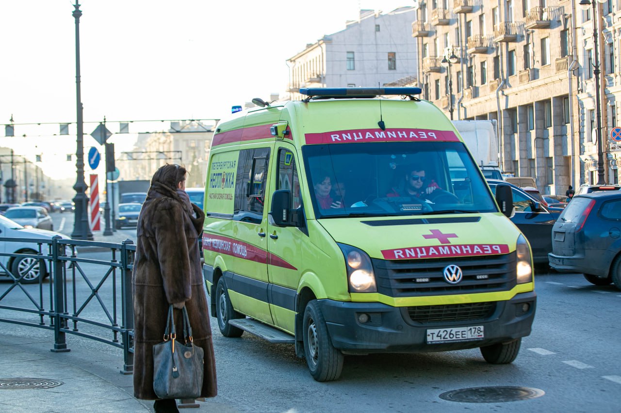 В Петербурге проходит Неделя борьбы с гипертонией. Цель акции — убедить горожан контролировать свое давление и соблюдать врачебные рекомендации. Два новых региональных сосудистых центра появились в Северной столице за последние годы. В клиническую практику внедрены новые методы диагностики и лечения. Все это помогло снизить смертность от болезней системы кровообращения. Фото: Город+
