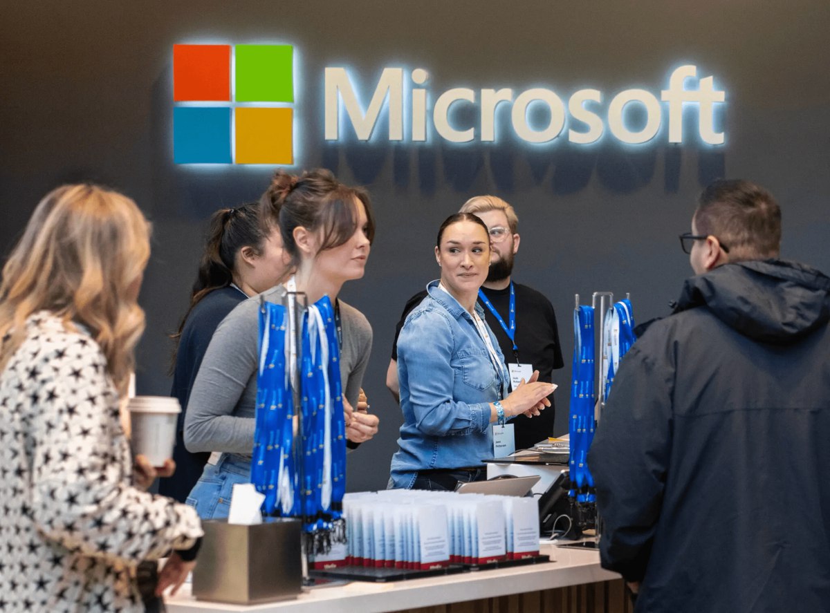 Microsoft c начала нового финансового года уволит «тысячи сотрудников» на фоне растущих расходов в ИИ. Сокращения затронут в основном отделы продаж. На июнь 2024 года в Microsoft работало около 228 тысяч человек по всему миру, из которых около 45 тысяч занимались продажами и маркетингом vc.ru/hr/2051086