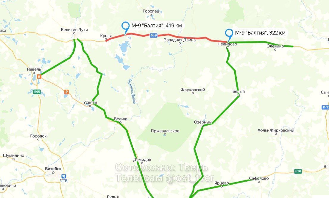 В Тверской области на федеральной трассе М-9 «Балтия» временно перекрыто движение.   Сообщение об этом появилось утром от пресс-службы Упрдор «Россия». Перекрытие началось в 6:40 и продлится до особого распоряжения.   В целях безопасности движение остановлено на участке от 322 до 420 км, организованы объезды: - Для транспорта из Москвы предусмотрена разворотная петля на 322 км. М-9 «Балтия», Нелидово. - Для движения в сторону Москвы — объезд через Великие Луки к Смоленску.     Подписаться