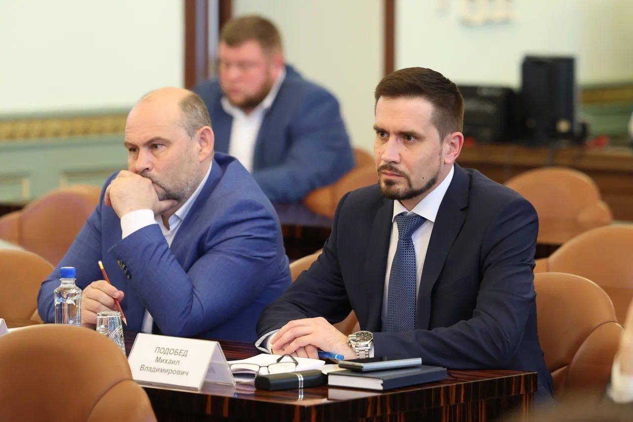 Алексей Текслер представил Совету руководителя недавно созданного Центра социальной и культурной адаптации иностранных граждан Михаила Подобеда. «Центр является пилотным проектом Федерального агентства по делам национальностей. В перспективе он будет анализировать миграционную ситуацию, определять основные характеристики миграционного потока в регион, выявлять места компактного проживания мигрантов, участвовать в профилактике экстремизма и терроризма», — отметил глава региона. / Прислать новость