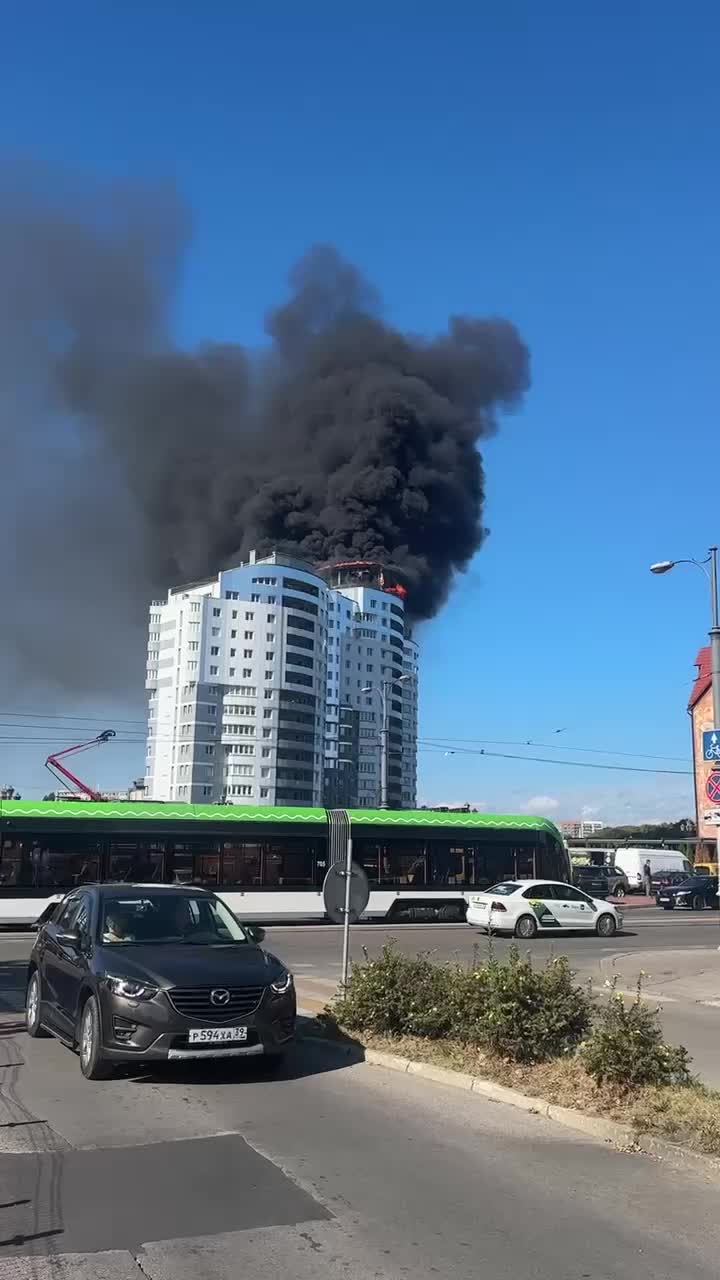 Пожар в жилом доме в центре Калининграда