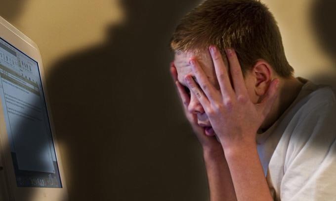 В Нацбанке подсчитали сколько доверчивые граждане страны вручили своих денег мошенникам Как сообщается только за третий квартал этого года потери клиентов банков от несанкционированных платежных операций составили 18 млн рублей Как это возможно В исследовании Нацбанка установлено что более 93 от этой суммы было похищено с использованием методов социальной инженерии Что касается конкретики то согласно данным из автоматизированной системы обработки инцидентов Нацбанка основными схемами мошенничества остаются декларирование участие в спецоперации почти 64 от суммы похищенных денежных средств инвестирование 20 оплата несуществующих товаров и услуг и оплата товаров и услуг по заниженным ценам более 14