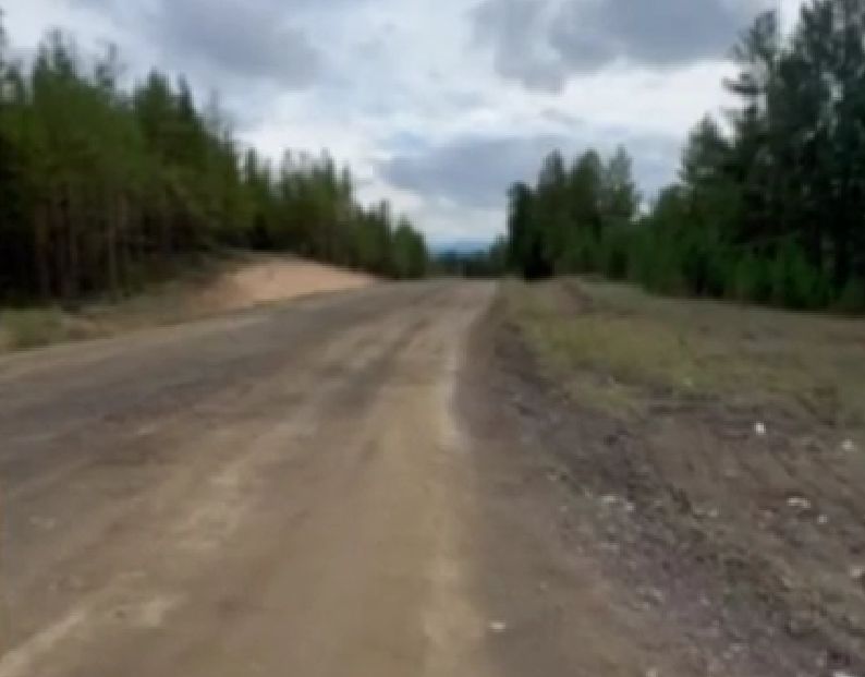 Следкому придется доложить в Москву почему в Бурятии нет дороги Жители села Горхон в Бурятии три года ждали ремонта единственной дороги ведущей в их населенный пункт но увы так и не дождались Ухабистое перепутье не могут отремонтировать целых три года Обращаясь в разные инстанции с жалобами они привлекли внимание ОНФ и Следственного комитета В Бурятии по этому вопросу заведено уголовное дело доклад по которому требует председатель Следкома России Александр Бастрыкин Бурятия Подробнее в Номер один Сообщить нам свою новость можно по кнопке Письмо в редакцию