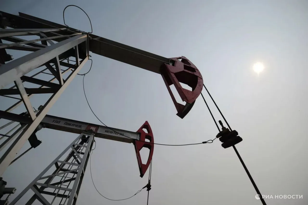 Южная Корея в марте резко нарастила импорт нефтепродуктов из России Всего Сеул в первом месяце весны приобрел их Москвы на сумму 33 4 млн в последний раз стоимость импорта была выше в июне 2022 го 71 4 млн подсчитало РИА Новости по данным корейской статслужбы Подписаться на РИА Новости экономика