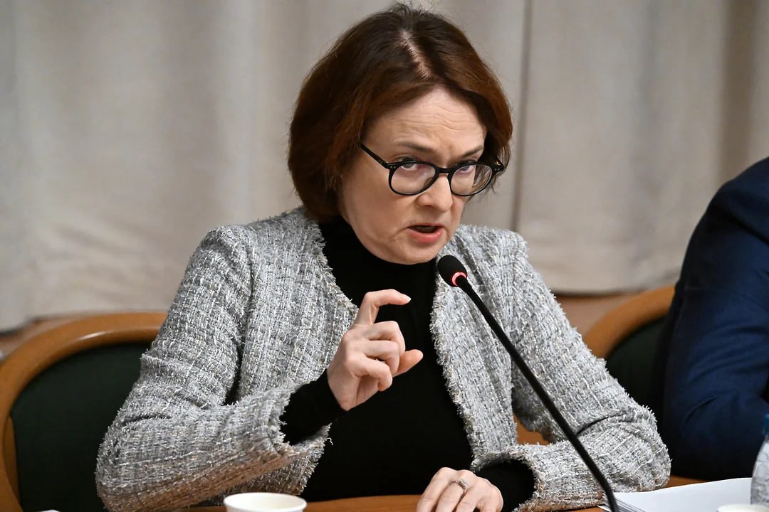 Половина замороженных активов российских инвесторов с 2022 года уже разморожена работа над этим продолжается Набиуллина  И работа действительно продолжается Отчасти рынок падал на разморозке Не на том что там брокеры собирали информацию с месяц назад А на тех кому можно и кому за это ничего не будет  Об этом собственно все в курсе среди проф участников поэтому и была инфа с одной из трейдерских конференций что брокеры ушли от ответа о продажах с замороженных счетов Есть даже мысль что те кто шорта набрал в курсе были какие там именно объёмы пройдут  Какой в этом можно увидеть позитив рано или поздно эти объёмы закончатся Мы это увидим когда рынок станет внезапно сильным И всё о чём нам сейчас рассказывают как о причинах падения рынка внезапно перестанет на рынок влиять просто потому что и сейчас дело не в этом