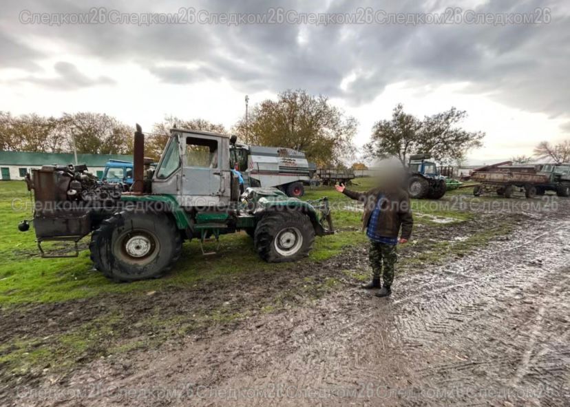 На Ставрополье возбудили уголовное дело против экс директора психоневрологического интерната В злоупотреблении должностными полномочиями обвиняется бывший руководитель учреждения в Кочубеевском округе По версии следствия в 2023 2025 годах мужчина руководивший интернатом и крестьянско фермерским хозяйством заставлял подчиненных работать в полях Для обработки 680 тыс кв м сельхозугодий использовали технику и дизельное топливо которые закупали для ПНИ Ущерб учреждению составил не менее 1 млн рублей По требованию прокурора директор уволен в связи с утратой доверия Сейчас фигурант находится под домашним арестом сообщили пресс службы краевых СУ СКР и прокуратуры Подписаться на 1777 в Телеграм MAX