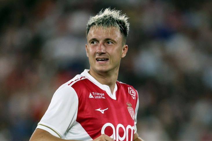 Полузащитник Монако Александр Головин сделал дубль в матче 10 тура с Нантом Головин вышел на замену на 69 ой минуте и уже через несколько минут забил свой первый гол в игре Второй мяч он забил уже на 94 ой минуте сделав счет 5 3