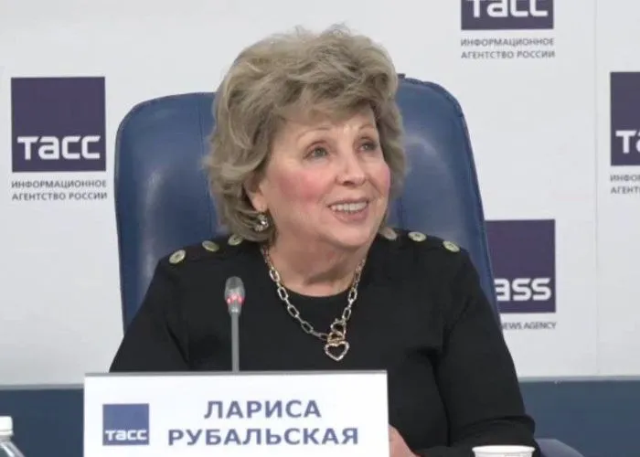 Ларисе Рубальской присвоили Звание народной артистки Российской Федерации Поэтесса сочинила тексты к сотням песен их исполняют артисты отечественной эстрады