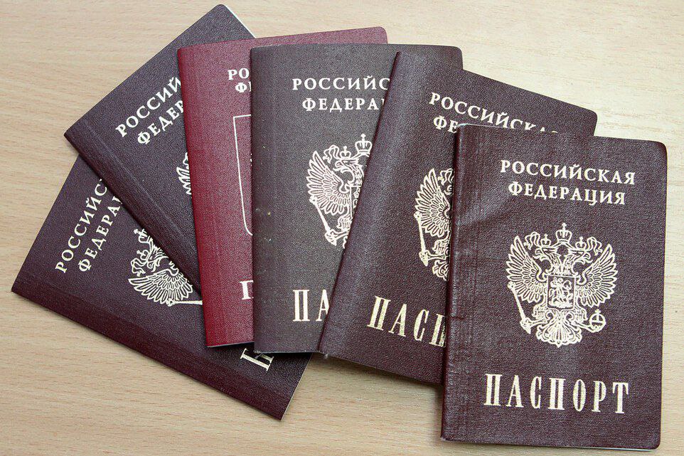 Вернуться в страну хотят более 12 тысяч россиян проживающих за рубежом Соответствующие заявления в МВД подали 12 5 тыс граждан России Особое внимание сейчас уделяют регионам граничащим с государствами Прибалтики уточнила представитель миграционной службы МВД Анна Вишнякова А вы как поддерживаете желание возвратиться в Россию Да Я сам уехал и хочу вернуться Да Сам не уезжал и не планирую Нет Если уехали то не надо возвращаться