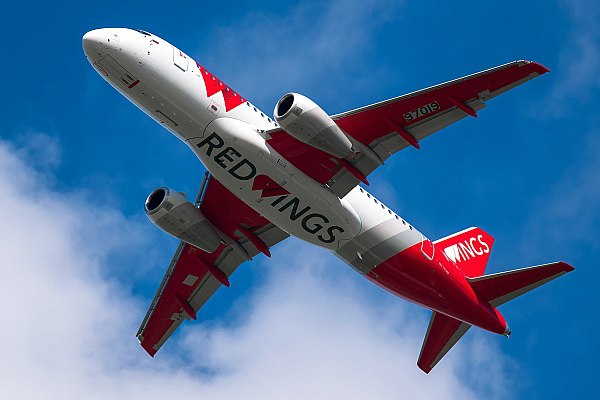 Red Wings предупредила о случаях мошенничества в соцсетях Авиакомпания Red Wings предупредила клиентов и партнеров о выявленных случаях мошенничества в одной из соцсетей от лица компании. Об этом AVIA.RU сообщили в пресс-службе авиаперевозчика. «Команда Red Wings предупреждает клиентов и партнеров о выявленных случаях мошеннических действий злоумышленников, которые пишут в социальной сети от имени авиакомпании», – говорится в сообщении. В авиакомпании уточнили, что в своих сообщениях мошенники предлагают клиенту приобрести билеты со скидками и просят предоставить данные бронирования, другую конфиденциальную информацию. aviaru.net/n282639