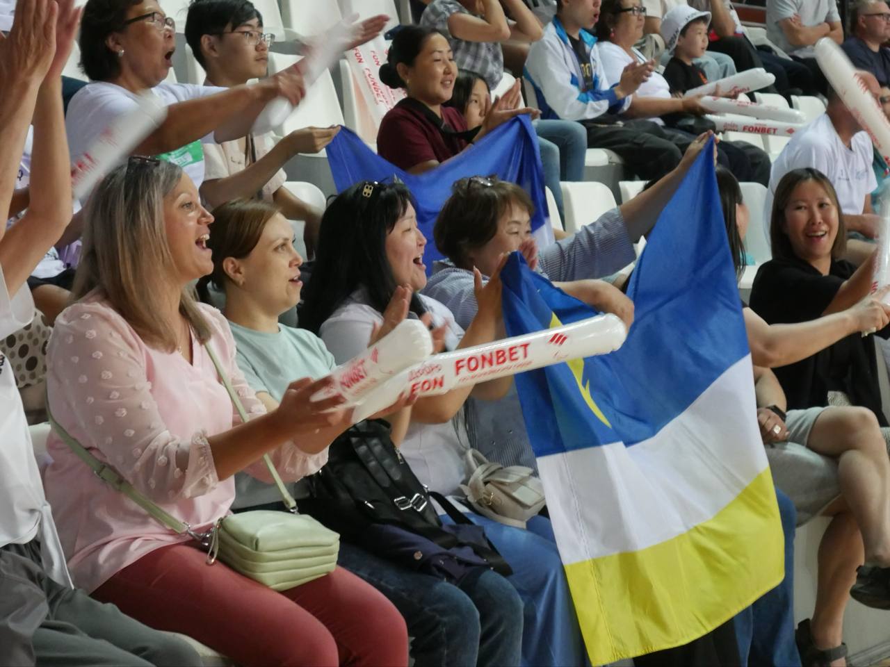 Команда ветеранов СВО из Бурятии стала лучшей на всероссийских соревнованиях по волейболу сидя Напомним, турнир проходил в ФСК в течение двух дней: 16 и 17 июля. В нем участвовали 84 спортсмена из семи регионов страны. Сегодня прошли полуфиналы и финальные матчи, по итогам которых бурятская команда разгромила соперников со счетом 2:0. Второе место заняли соседи из Забайкальского края, третьими оказались волейболисты Красноярского края. - поздравляем с победой!