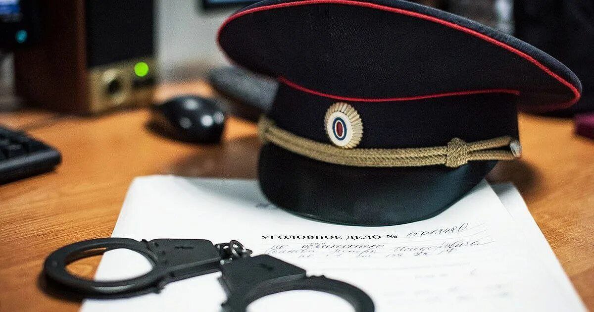 В полицию города Ставрополя обратилась жительница краевого центра с заявлением на действия агрессивного мужчины пристававшего к ней на одной из улиц Юго Западного района По словам девушки гражданин выражался в ее адрес грубой нецензурной бранью и при нем могло находиться оружие В настоящее время сотрудниками отдела полиции 4 УМВД России по городу Ставрополю проводится комплекс мероприятий по установлению личности и местонахождения гражданина а также его привлечению к установленной законом ответственности mvd26russia