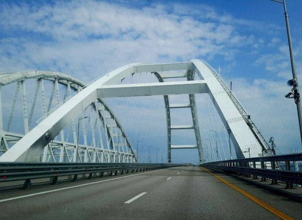 На Крымском мосту выписали первые штрафы за проезд на гибридах и электромобилях С 3 ноября водителей электрокаров и гибридов начинают штрафовать за попытку проехать по мосту Читать подробнее на сайте