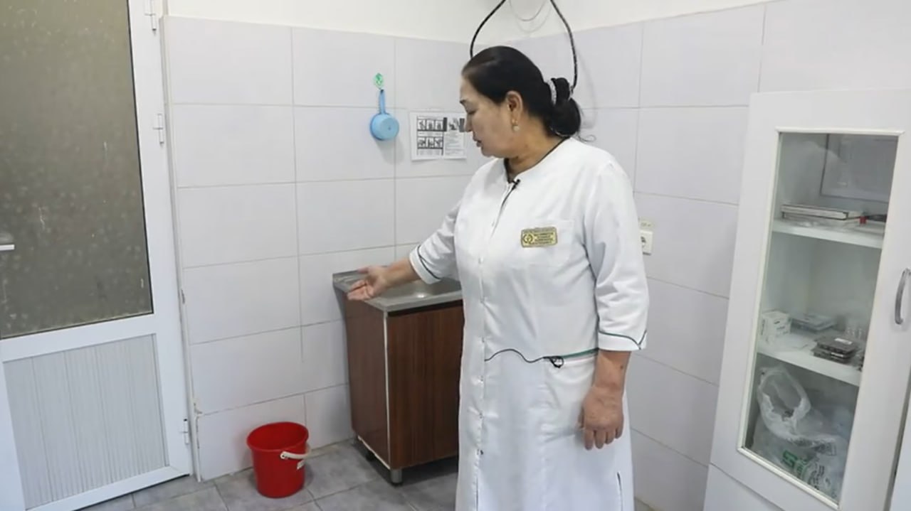 В Самарканде девушка родила в больнице и оставила новорожденного в мусорном ведре В больнице роженица отказалась от медицинской помощи настаивая на том что ей необходима лишь очистительная клизма Доношенного младенца впоследствии нашли мертвым uznews uz ru news 106368 uznews