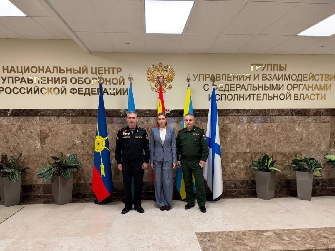 Сегодня прошла рабочая встреча руководителя Дома народов России Анны Полежаевой с начальником управления по взаимодействию с государственными органами и организациями Национального центра управления обороной Российской Федерации Виктором Новожиловым Коллеги обсудили планы совместной деятельности по реализации Всероссийского проекта о межнациональной дружбе и взаимовыручке в годы Великой Отечественной войны и в период специальной военной операции у которого в следующем году появится новое направление Также во встрече принял участие российский военнослужащий с позывным Отец Сергий чья история скоро появится на портале архивсвои рф Договорились о дальнейших мерах реализации гуманитарных проектов а также об участии Дома народов России в деятельности Межведомственного координационного штаба на постоянной основе для максимального содействия в решении приоритетных задач государства ТВОЙ ДОМ ДомНародовРоссии