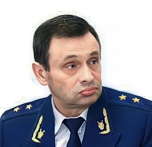 Завтра Первомайский районный суд Владивостока начинает слушание "дела Василенко" по существу Экс-прокурора Приморья и его подельников обвиняют в попытке незаконного завладения акциями "Восточной верфи" в составе организованного преступного сообщества В Первомайском районном суде г.Владивостока по итогам предварительного слушания судом вынесено постановление в соответствии с которым на 05.06.2025 назначено открытое судебное заседание по уголовному делу в отношении Василенко В.В., Кралевича С.Г., Широкова В.В., Зубахина О.В., Поливода Я.В., обвиняемых в совершении ряда преступлений, в том числе создании преступного сообщества и участии в его составе, совершении мошеннических действий и растраты в отношении имущества АО «Восточная верфь» на общую сумму более 10000000 руб., легализации денежных средств или иного имущества, приобретенных преступным путем. Ранее, 24.03.2025 нескольким фигурантам уголовного дела - Зубахину О.В. и Василенко В.В. суд продлил срок содержания под стражей до 17.06.2025, частично изменив Поливода Я.В. меру пресечения в виде запрета определенных действий, отменив запрет выходить за пределы жилого помещения в период с 22 до 06 часов, остальные запреты, предусмотренные п.2, 3, 5 ч.6 ст.105.1 УПК РФ, были сохранены. Уголовное дело возбуждено по материалам УФСБ России по Приморскому краю Источник: Объединённая пресс-служба судебной системы Приморского