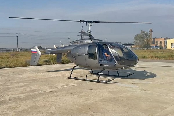 АО Концерн КЭМЗ успешно провел первый подлет пятиместного вертолета АП 55 АО Концерн КЭМЗ успешно провел первый подлет инновационного пятиместного вертолета АП 55 с соосной схемой несущих винтов Испытания прошли в штатном режиме все бортовые системы отработали без замечаний машина показала стабильность в управлении и уверенное поведение в воздухе Об этом сообщает AVIA RU со ссылкой на данные пресс службы концерна Как отмечается в сообщении в телеграм канале КЭМЗ полученные результаты подтвердили надежность технических решений и высокий уровень подготовки проекта В дальнейшем планируется поэтапное расширение программы летных испытаний в соответствии с установленным графиком aviaru net n287085