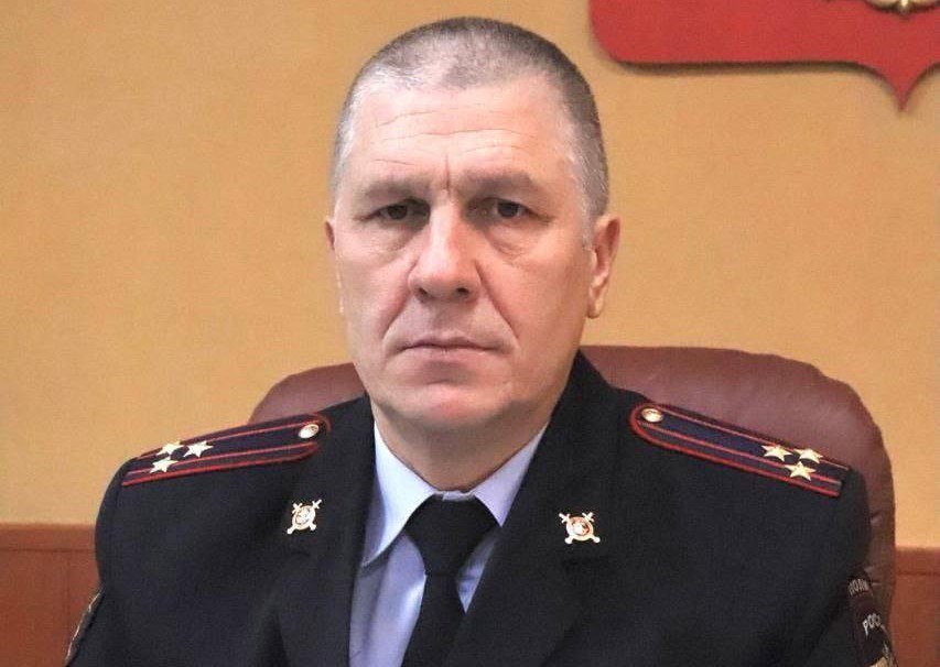 Назначен новый начальник ГАИ Челябинска Эту должность получил полковник полиции Евгений Резаев Сегодня нового начальника представили личному составу Госавтоинспекции Евгений Резаев родился в 1970 году в Челябинске В 2015 м окончил Челябинский государственный университет по специальности юриспруденция В ГАИ работает с 1996 го В марте этого года был назначен начальником отдела регионального управления Госавтоинспекции Подписаться на канал ЕАН Челябинск