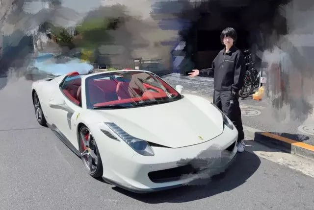 Японец 10 лет копил на Ferrari, а машина сгорела через час после покупки Музыкальный продюсер из Токио приобрёл Ferrari 458 Spider за $306 тыс. Уже в первой поездке авто загорелось — мужчина успел остановиться и вызвать пожарных, но за 20 минут машина полностью сгорела.