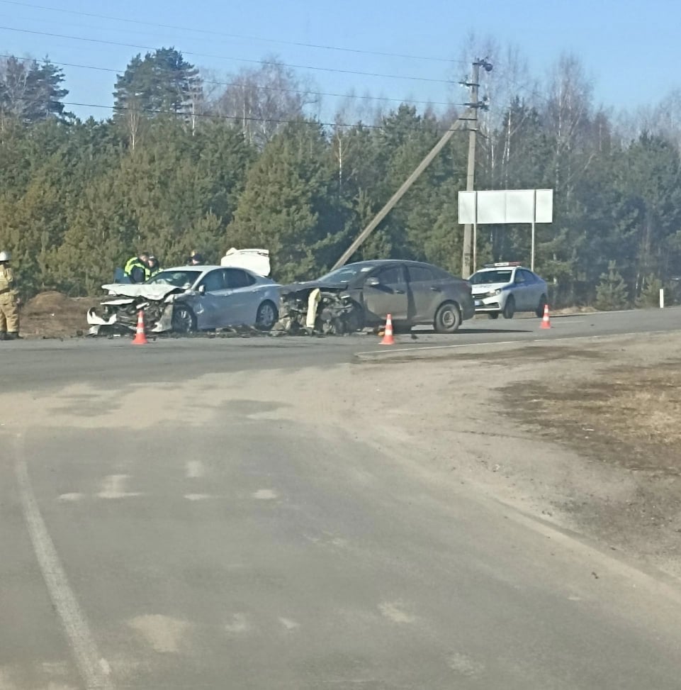 Глава Сокольского округа Александр Созонов, предположительно, попал в ДТП в Городецком округе около поворота на деревню Архипиха.  Фотография аварии появилась в сообществе «Проблемы Городца». Как пишут Ni Mash, в одной из этих машин мог находиться Созонов. Он якобы ехал в командировку в Нижний Новгород. Сейчас глава Сокольского округа и его водитель, предположительно, находятся в больнице.